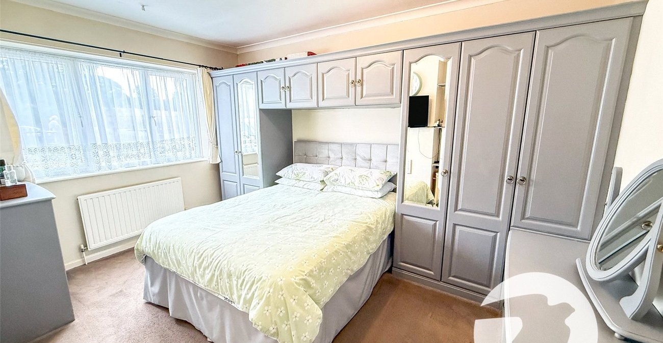 2 bedroom property for sale in London | Robinson Jackson