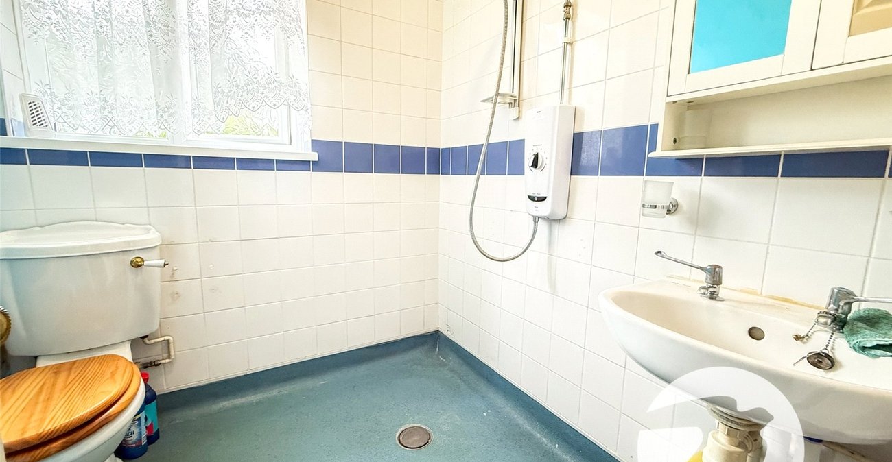 2 bedroom property for sale in London | Robinson Jackson