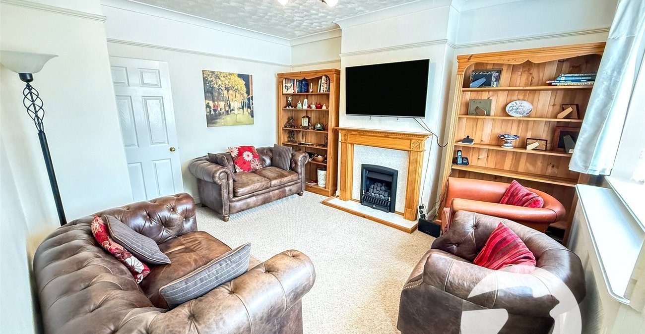 2 bedroom property for sale in London | Robinson Jackson