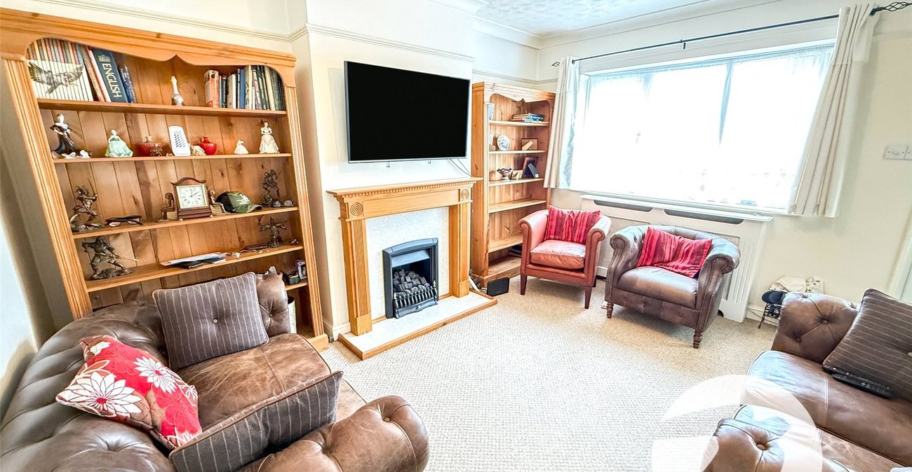 2 bedroom property for sale in London | Robinson Jackson