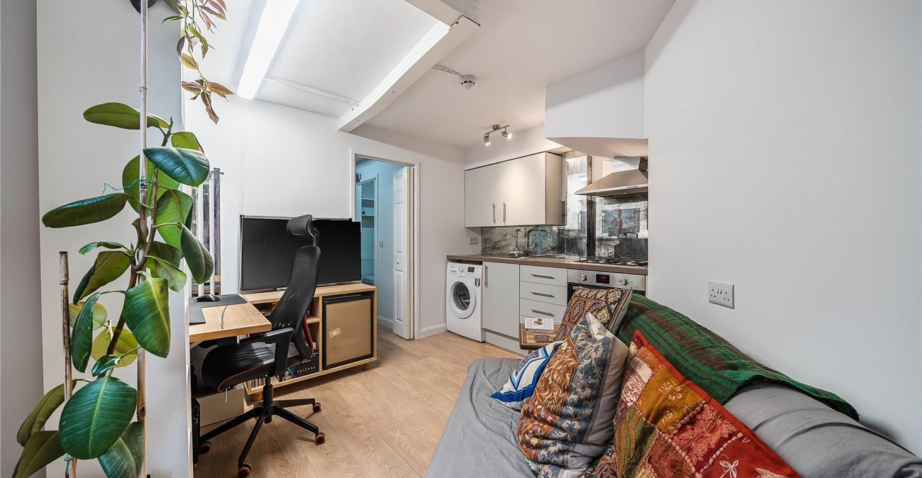 5 bedroom house for sale in Queensthorpe Road | Robinson Jackson