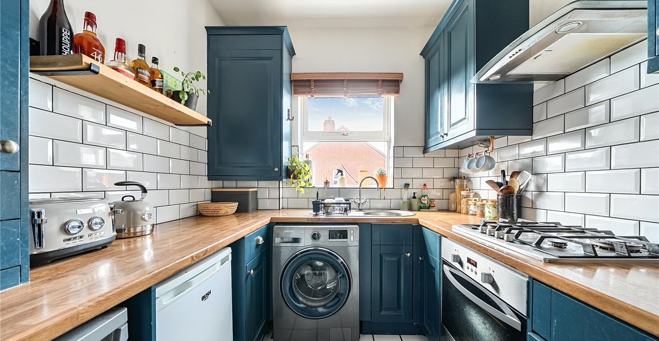 2 bedroom property for sale in London | Robinson Jackson