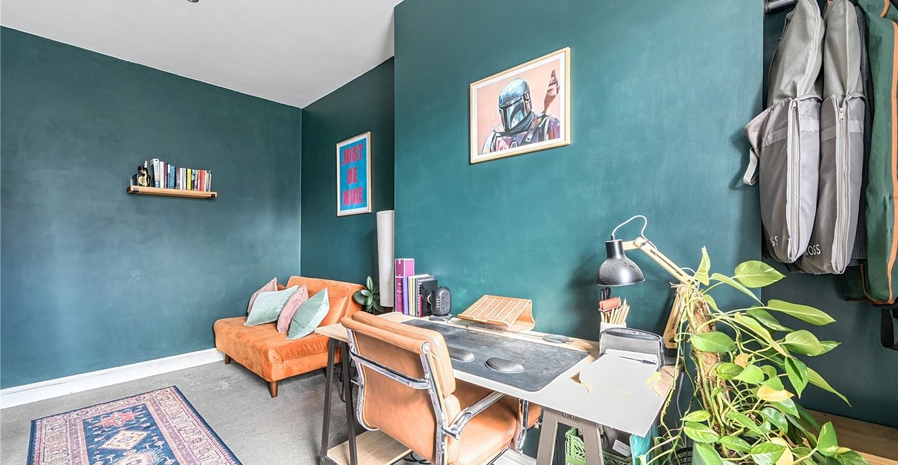 2 bedroom property for sale in London | Robinson Jackson