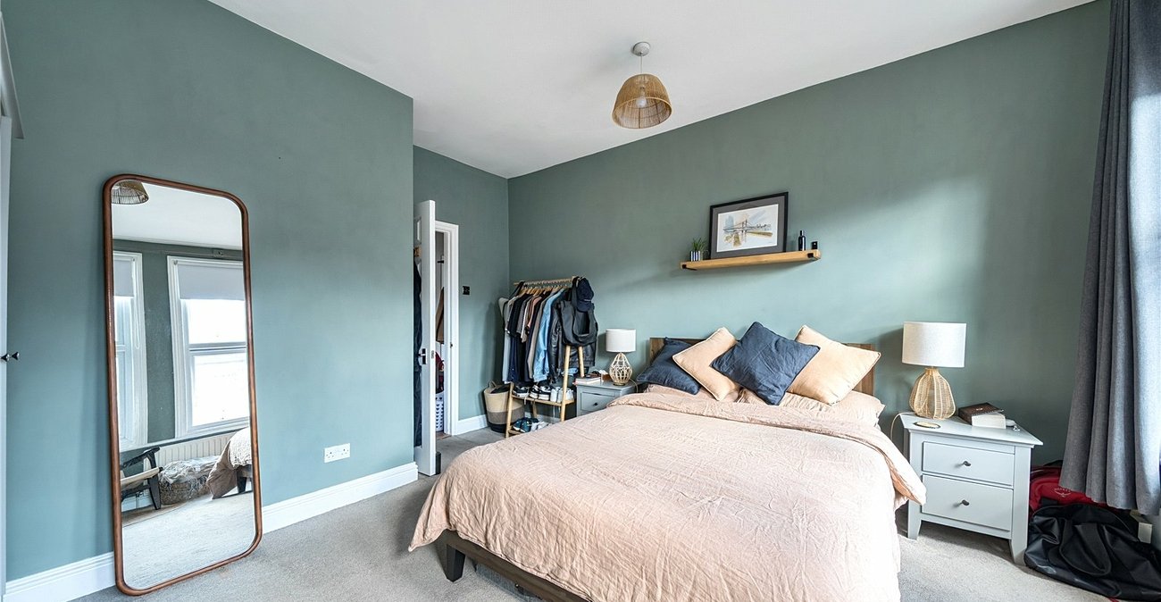 2 bedroom property for sale in London | Robinson Jackson