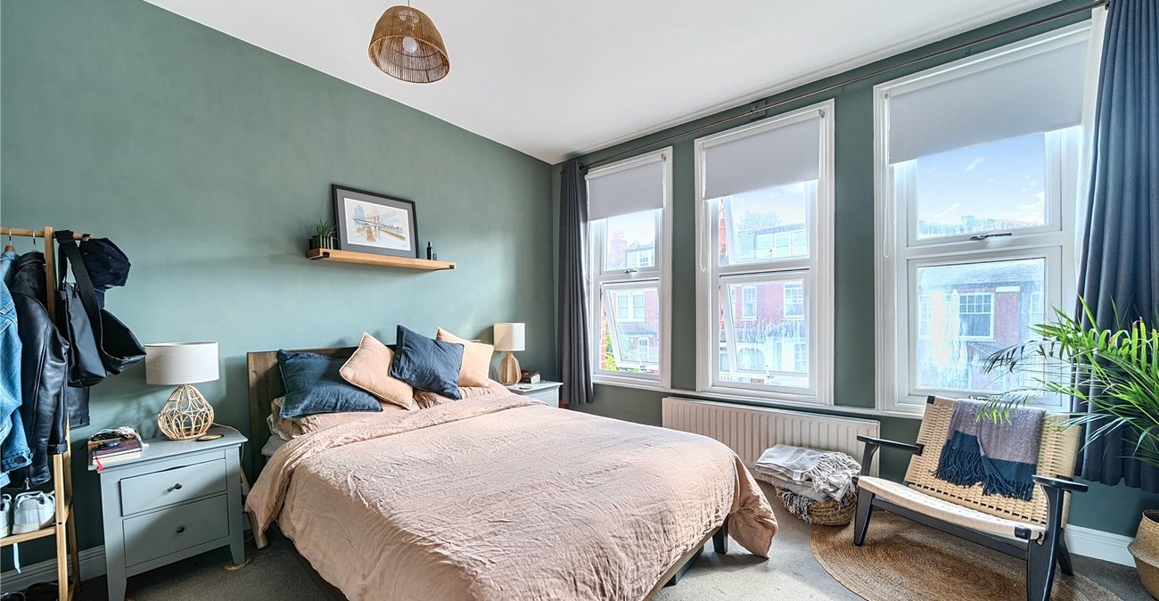 2 bedroom property for sale in London | Robinson Jackson