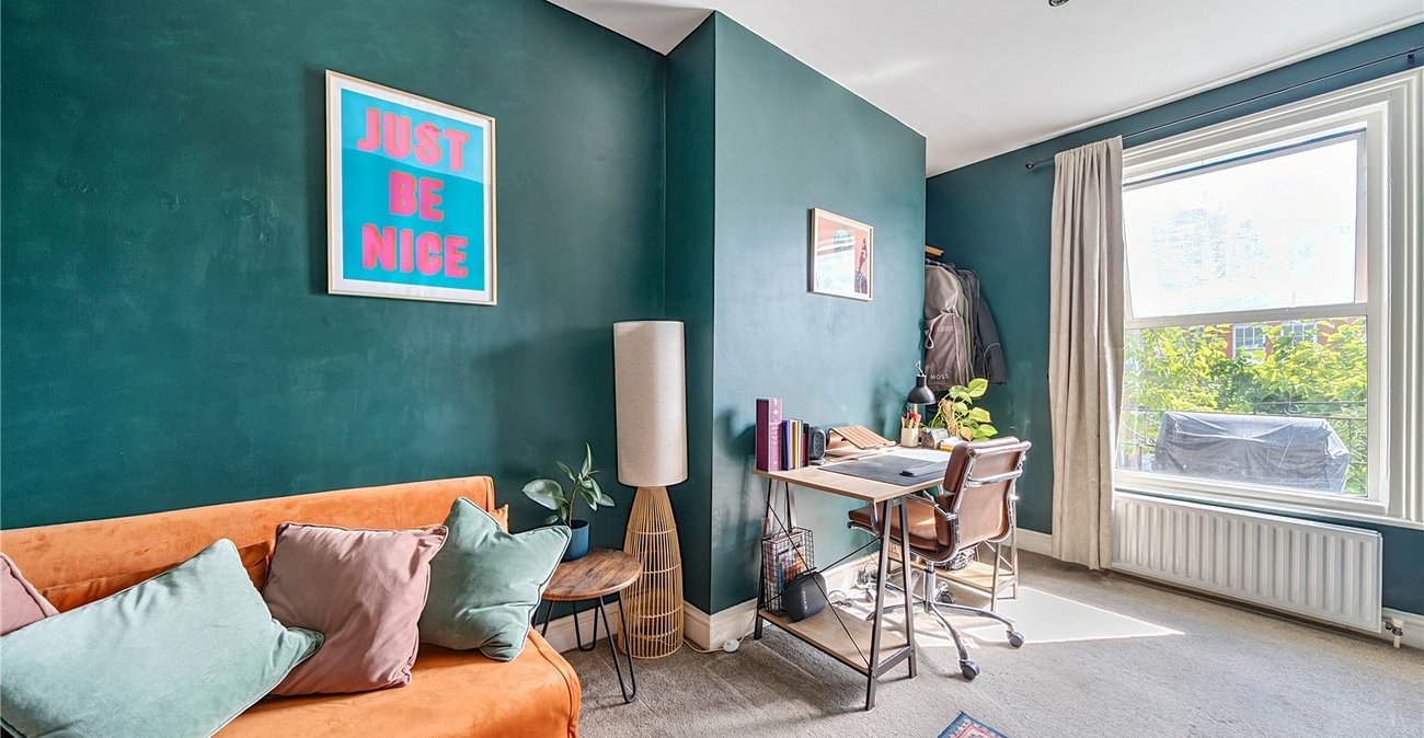 2 bedroom property for sale in London | Robinson Jackson