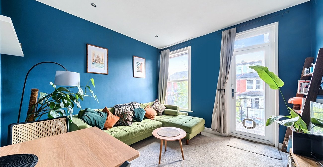 2 bedroom property for sale in London | Robinson Jackson