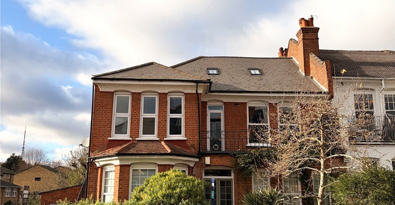 2 bedroom property for sale in London | Robinson Jackson