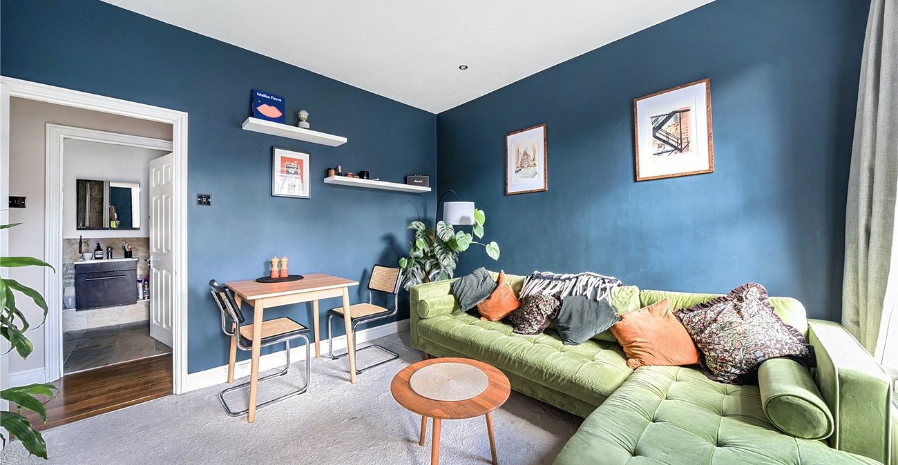 2 bedroom property for sale in London | Robinson Jackson