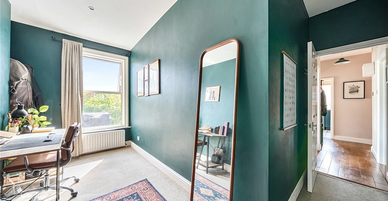 2 bedroom property for sale in London | Robinson Jackson