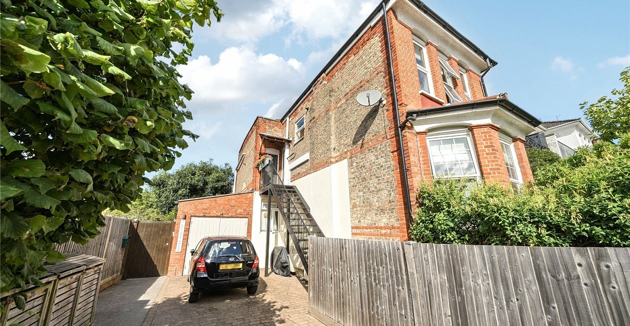 2 bedroom property for sale in London | Robinson Jackson