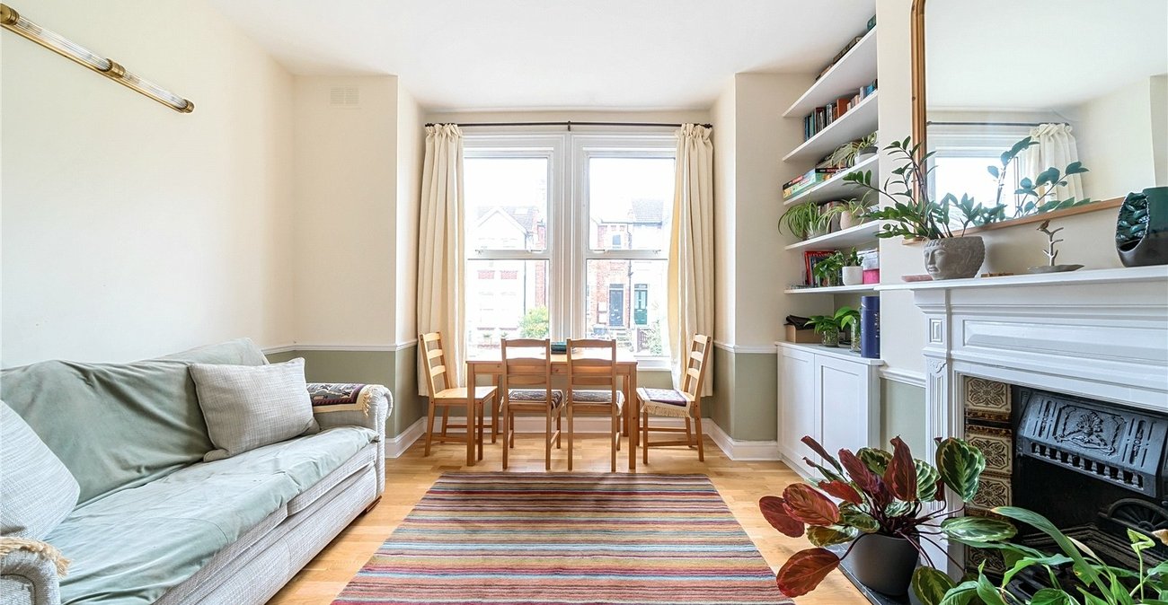 2 bedroom property for sale in London | Robinson Jackson