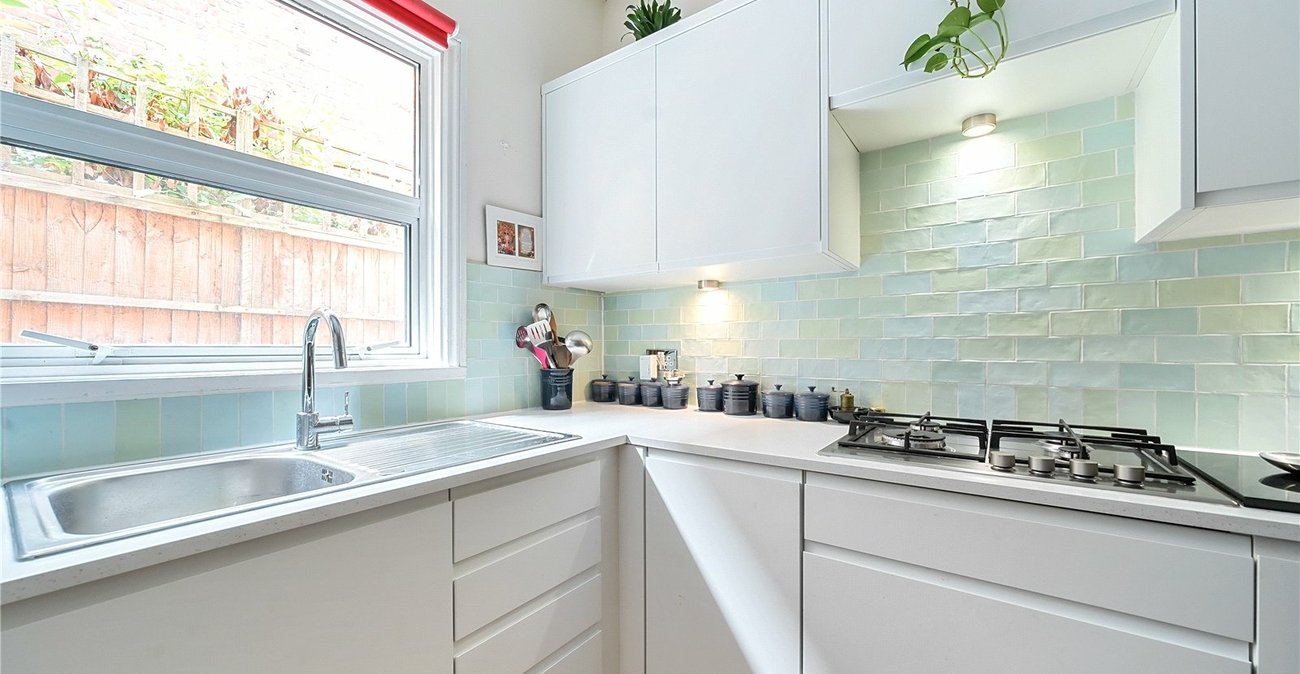 2 bedroom property for sale in London | Robinson Jackson