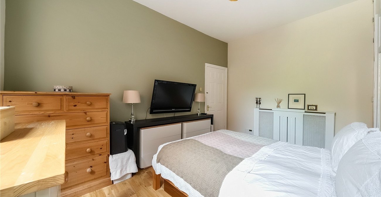 2 bedroom property for sale in London | Robinson Jackson