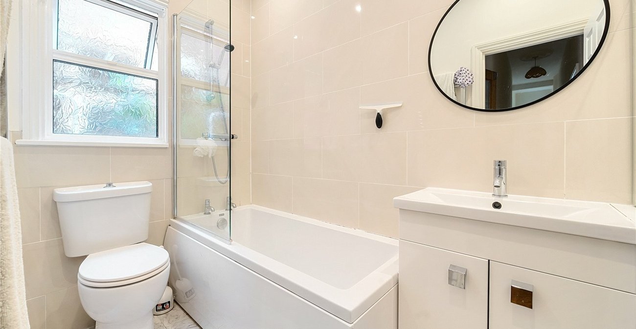 2 bedroom property for sale in London | Robinson Jackson