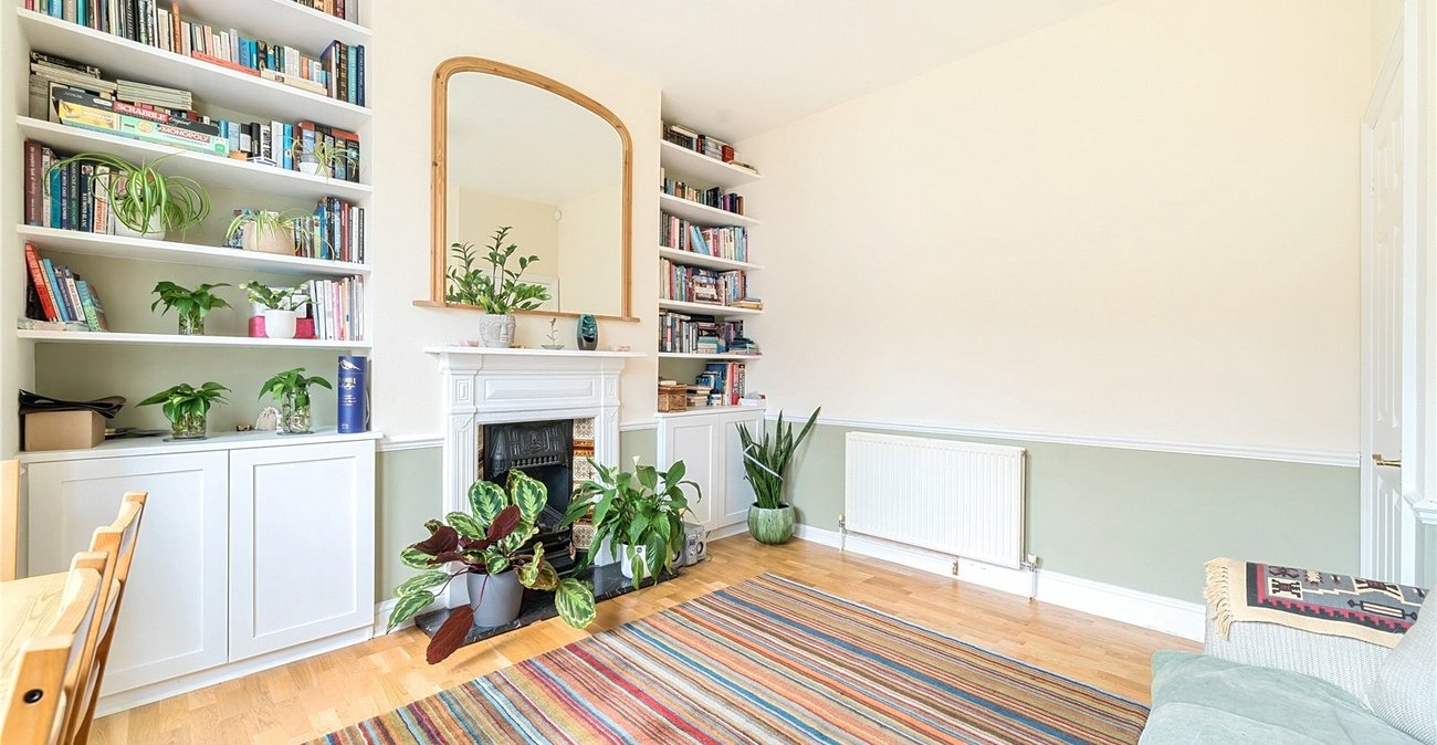 2 bedroom property for sale in London | Robinson Jackson