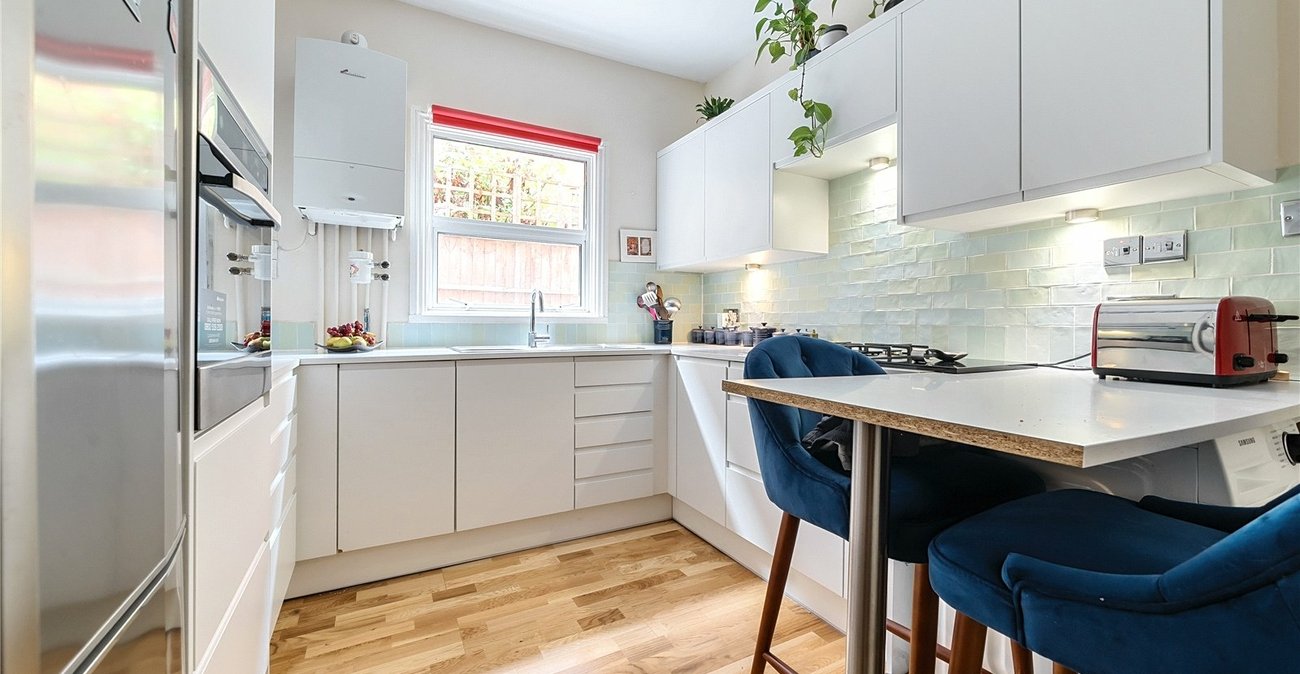 2 bedroom property for sale in London | Robinson Jackson