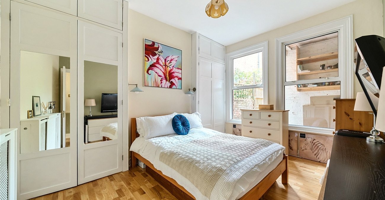 2 bedroom property for sale in London | Robinson Jackson