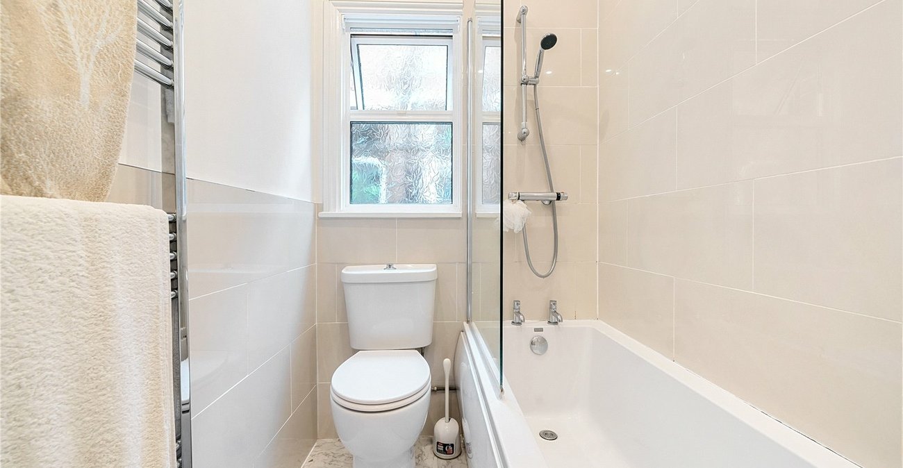 2 bedroom property for sale in London | Robinson Jackson