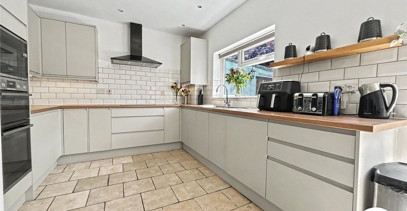 3 bedroom bungalow for sale in Sidcup | Robinson Jackson