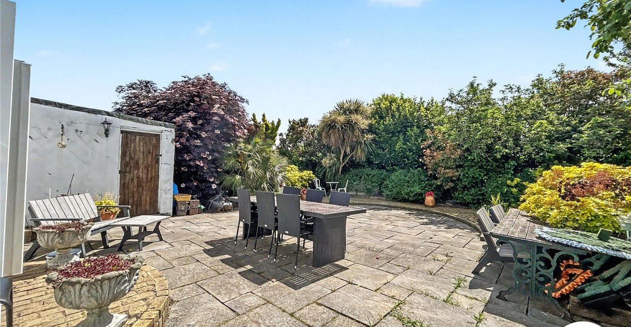 3 bedroom bungalow for sale in Sidcup | Robinson Jackson