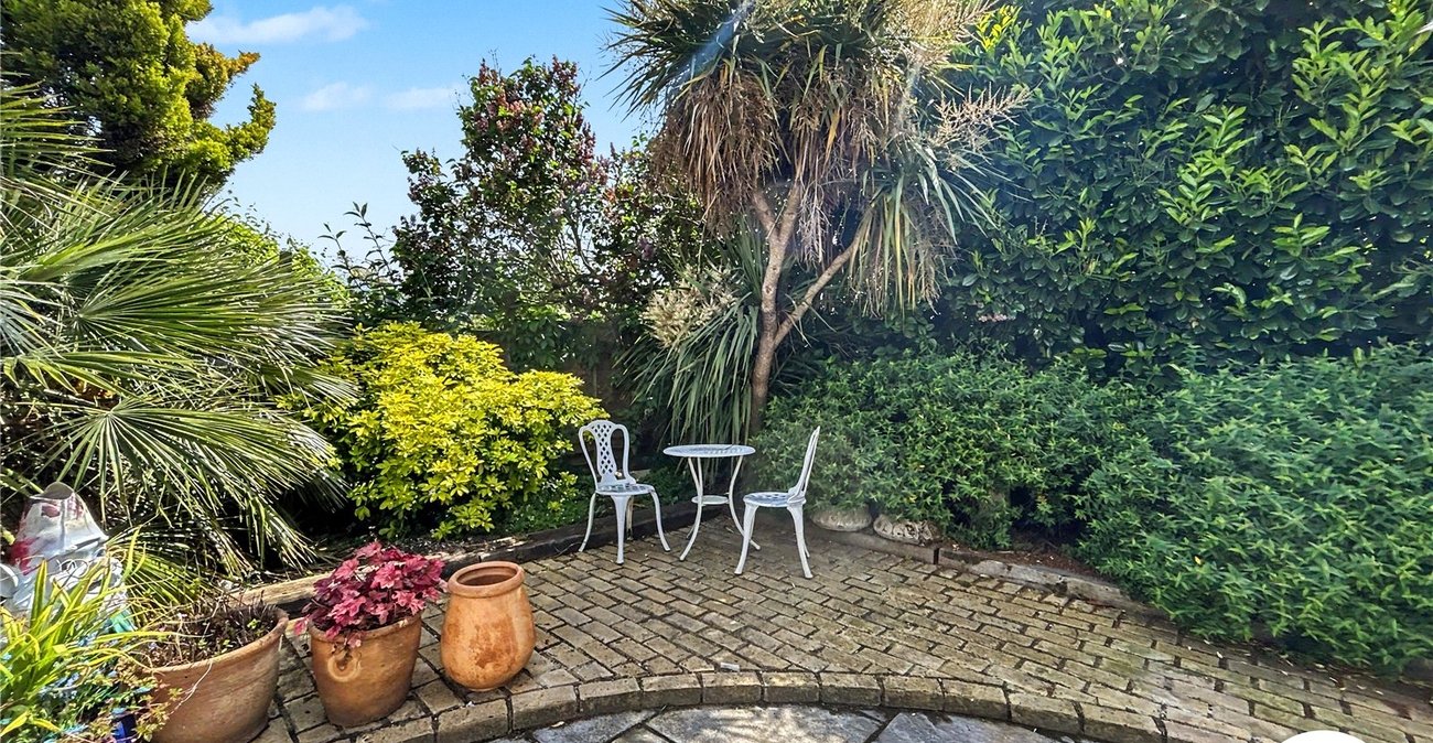 3 bedroom bungalow for sale in Sidcup | Robinson Jackson