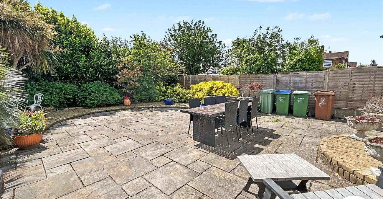 3 bedroom bungalow for sale in Sidcup | Robinson Jackson
