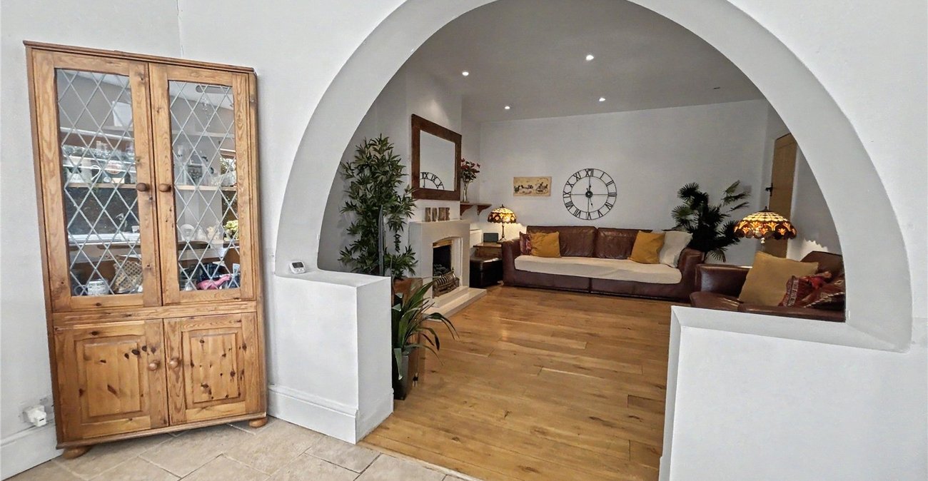 3 bedroom bungalow for sale in Sidcup | Robinson Jackson