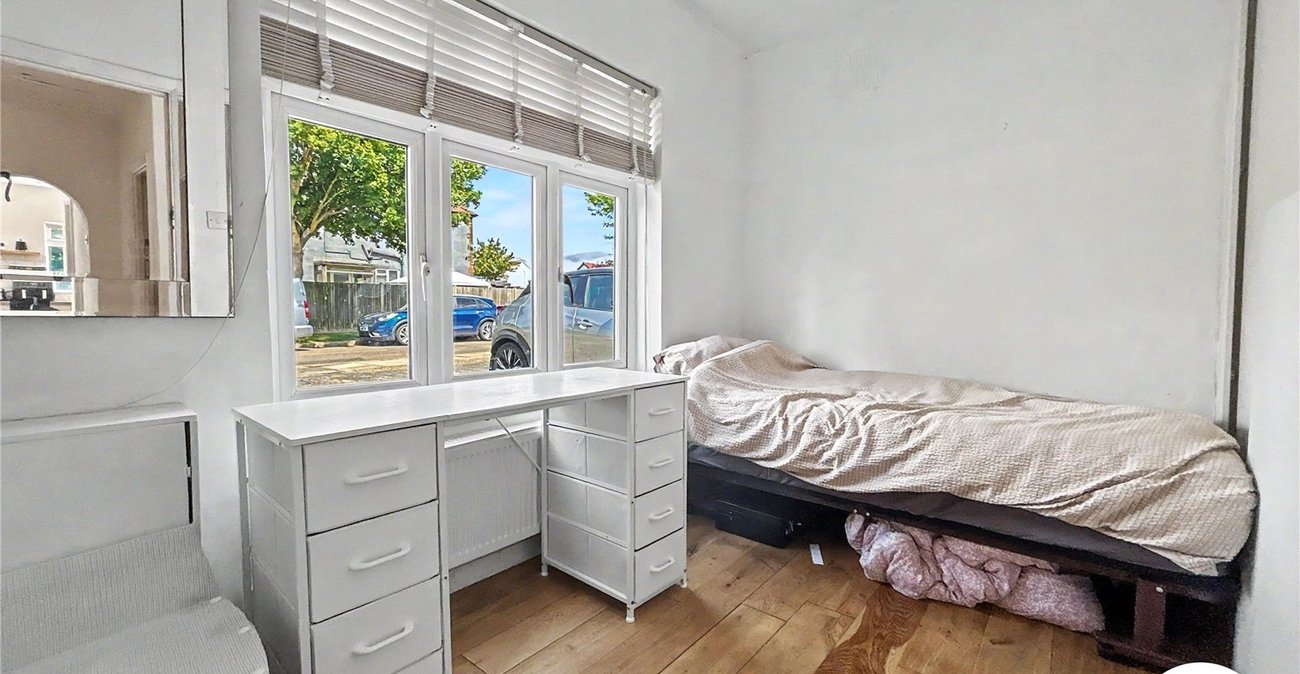 3 bedroom bungalow for sale in Sidcup | Robinson Jackson