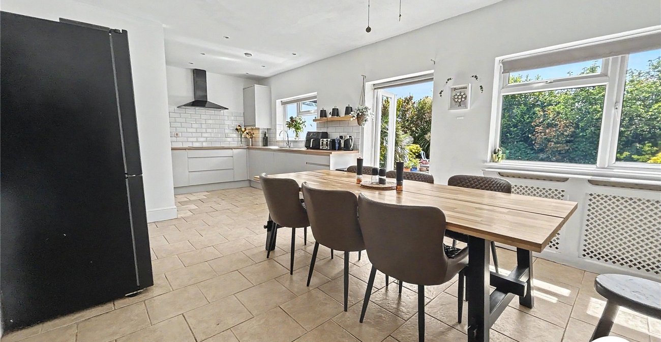 3 bedroom bungalow for sale in Sidcup | Robinson Jackson