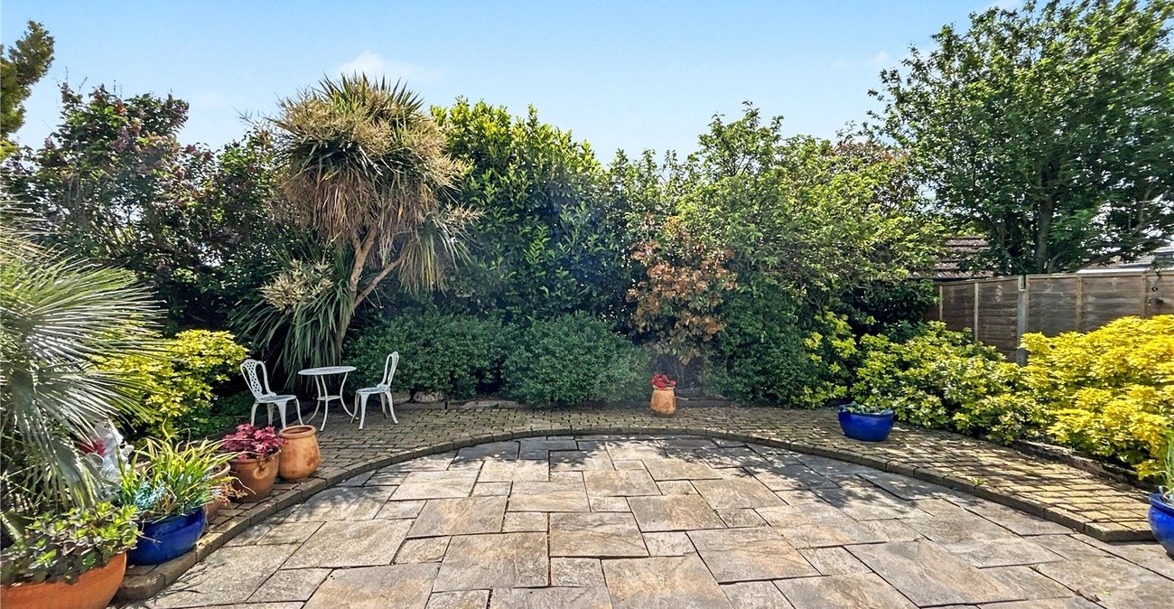 3 bedroom bungalow for sale in Sidcup | Robinson Jackson