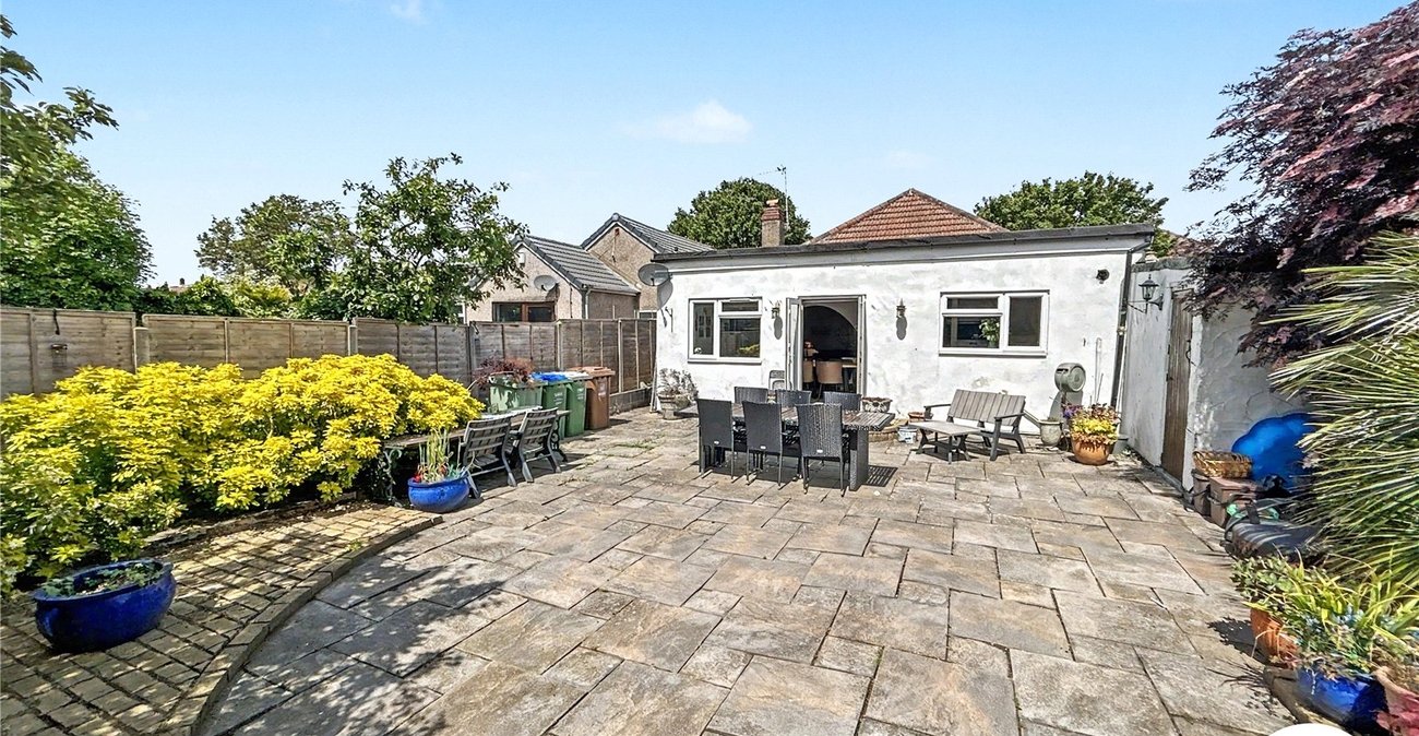 3 bedroom bungalow for sale in Sidcup | Robinson Jackson