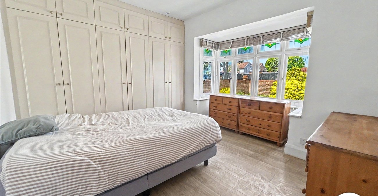 3 bedroom bungalow for sale in Sidcup | Robinson Jackson