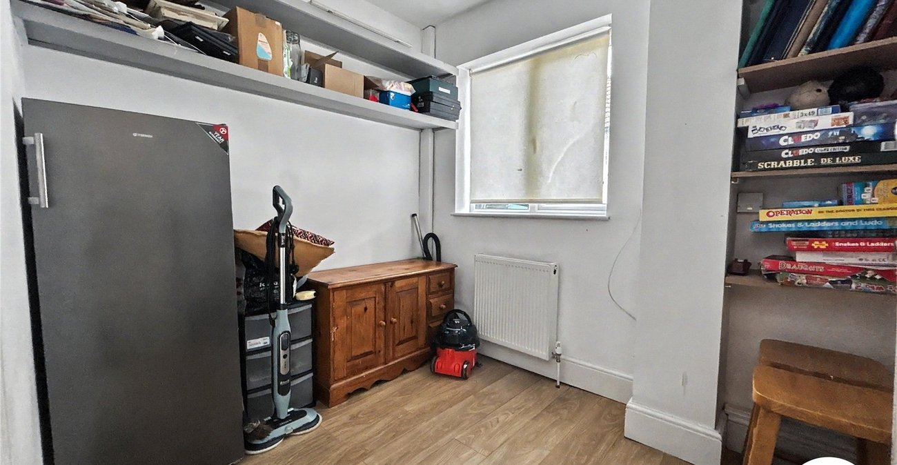 3 bedroom bungalow for sale in Sidcup | Robinson Jackson