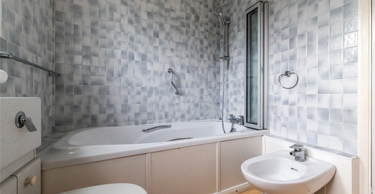 3 bedroom house for sale in Shorne | Robinson Michael & Jackson