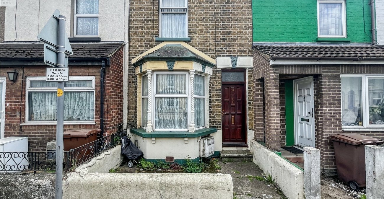 2 bedroom house for sale in Gillingham | Robinson Michael & Jackson