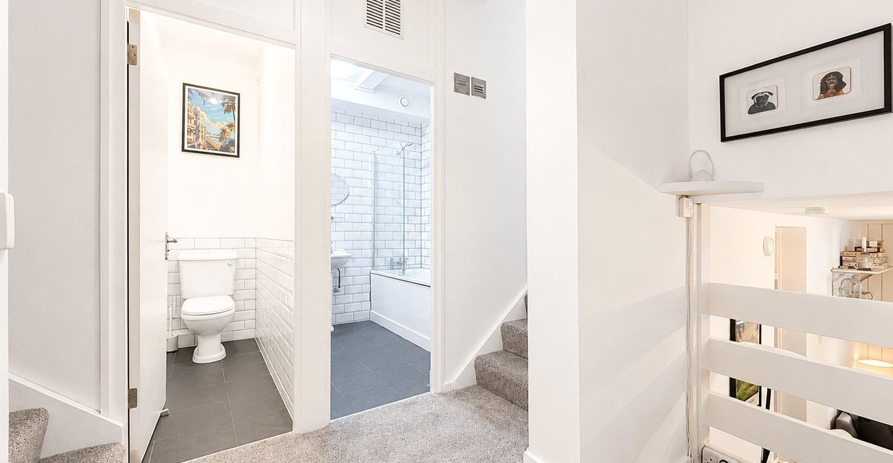 5 bedroom property for sale in London | Robinson Jackson