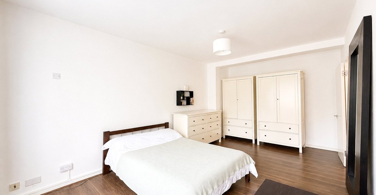 5 bedroom property for sale in London | Robinson Jackson