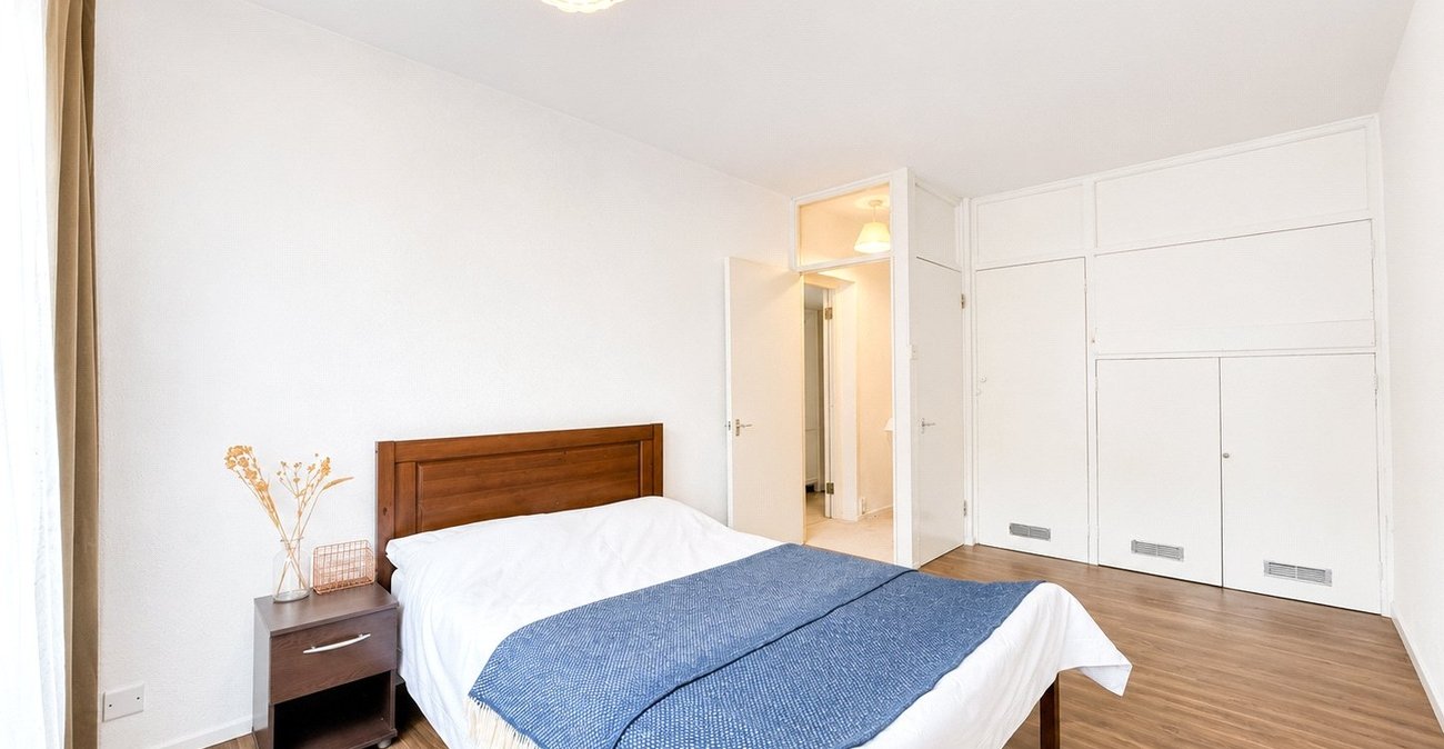 5 bedroom property for sale in London | Robinson Jackson