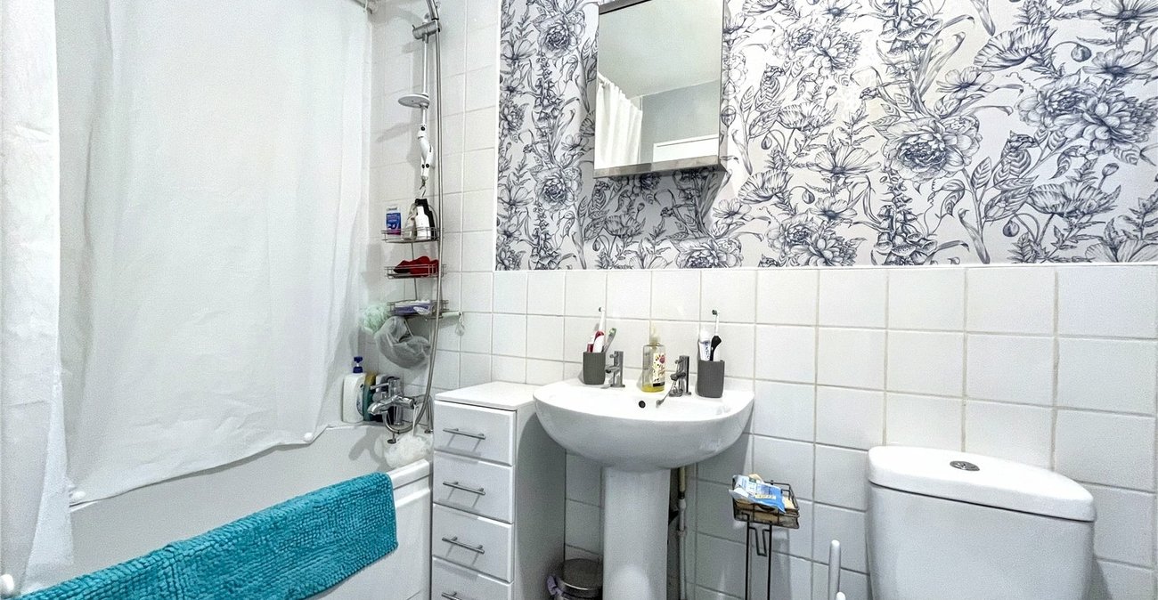 2 bedroom house for sale in Chatham | Robinson Michael & Jackson