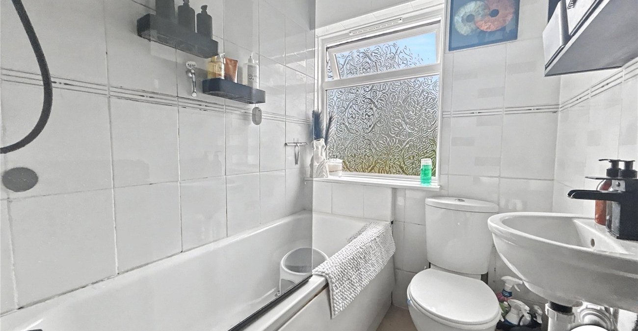 2 bedroom house for sale in Sidcup | Robinson Jackson