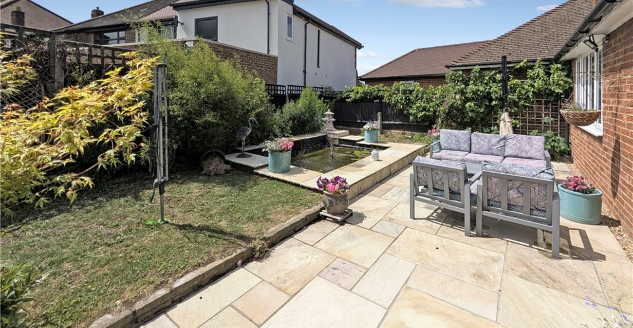 2 bedroom bungalow for sale in Orpington | Robinson Jackson