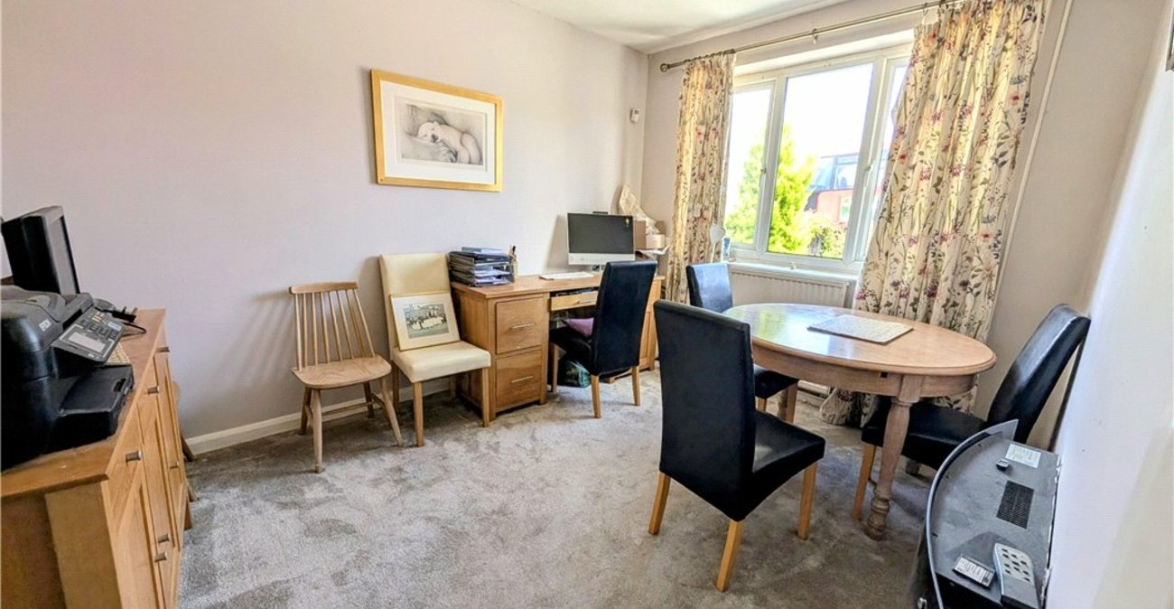 2 bedroom bungalow for sale in Orpington | Robinson Jackson