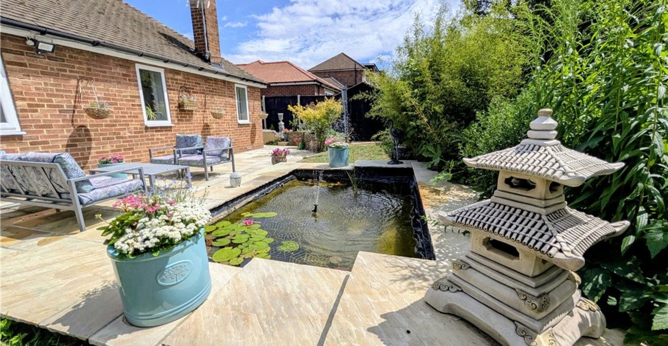 2 bedroom bungalow for sale in Orpington | Robinson Jackson