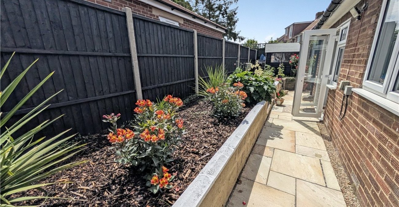 2 bedroom bungalow for sale in Orpington | Robinson Jackson