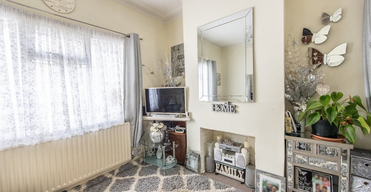 2 bedroom house for sale in Gravesend | Robinson Michael & Jackson