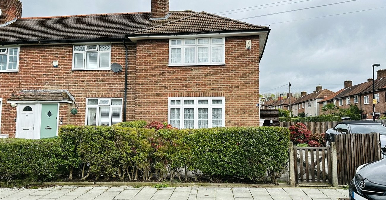 2 bedroom house for sale in Bromley | Robinson Jackson