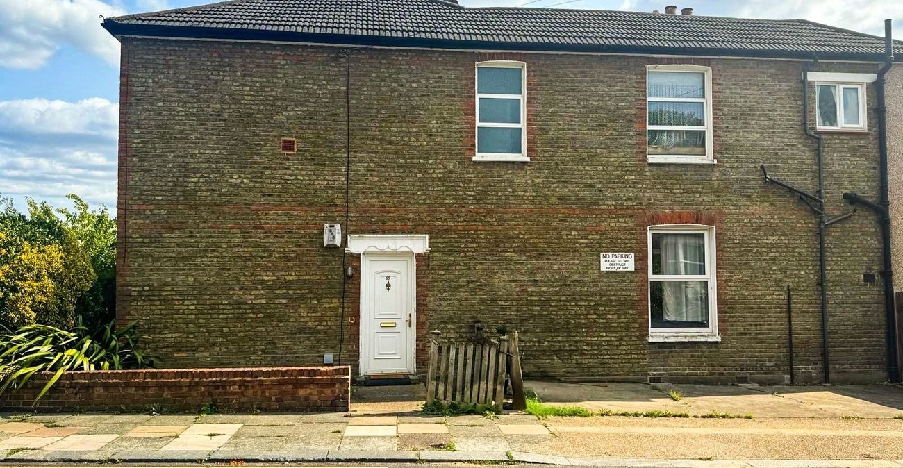 2 bedroom property for sale in London | Robinson Jackson