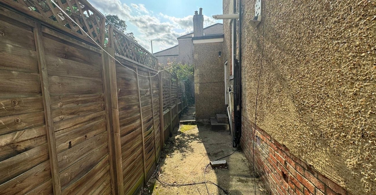 2 bedroom property for sale in London | Robinson Jackson