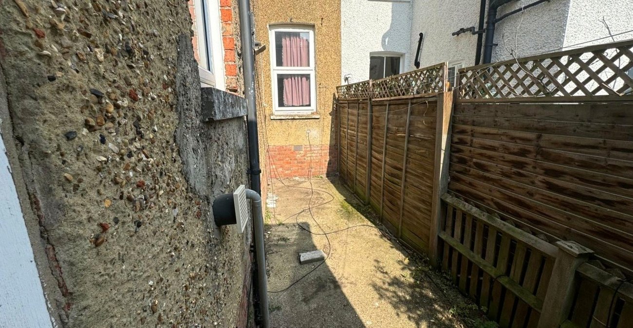 2 bedroom property for sale in London | Robinson Jackson